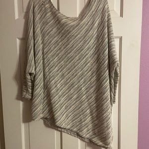 Lightweight sweater with slant hem